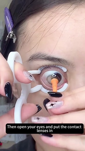 How to Use a Contact Lens Applicator for Color Contact Lenses