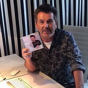 👉 Heute habe ich eine Überraschung für Euch! Wenn ihr mein Album "Ewig mit Dir" oder die dazugehörige Fanbox im Warner-Shop bestellt, könnt ihr schon jetzt meinen brandneuen Song „Wir sind eins“ downloaden. Ich hoffe, der Song gefällt euch! 😊 Hier geht es zum Warner-Shop: http://wmg.click/ThomasAnders_EwigMitDirFA/warnermusicstore Alle anderen Shops: http://wmg.click/ThomasAnders_EwigMitDirFA | Thomas Anders