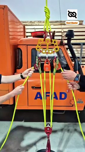 56K views · 602 reactions | The 4:1 pulley system is very useful, offering two-point pulling. This allows us to lift heavier loads with less force. Curious about how the system is set up? Watch the video and learn easily. #pulley #mechanical #diy #tricks #adventure #climbing #climb #outdoors #fireman #firemansam #firefighter #akut #anda #ihh | Knot Master | Facebook