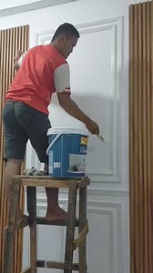 Pemasangan wall panel dan wall molding, mereng-mereng sedikit jadi lah 🤣🤣.. #kreatif #wallpanel #wallmolding | Dedi Kurniawan