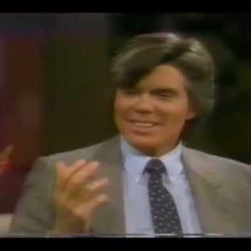 How to say Uhura! Nichelle Nichols sets John Davidson's pronunciation straight in 1982!