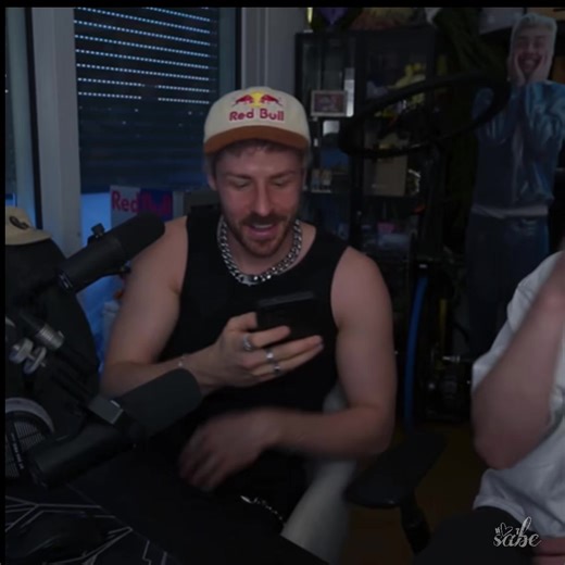 hier andere version weil war mit dem intro nicht ganz zufrieden ;) @Rewinside dieser stream hat mich geheilt #rewinside#rewi#twitchdeutschland#twitch#papaplatte @Ena🌸 ⁽ʲᵘʷⁱ'ˢ ᵛᵉʳˢⁱᵒⁿ⁾