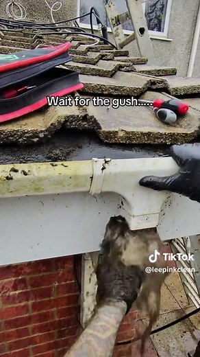 How to Unblock Your Gutter: Satisfying Cleaning Tips