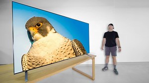 The Most Pixels Ever on Unbox Therapy – Insane Display!