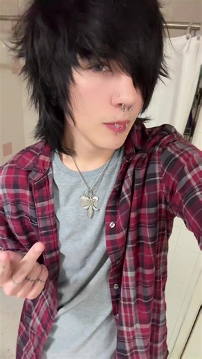 Emo Hair Inspo & Style: Tattoos, Piercings & More 🃏