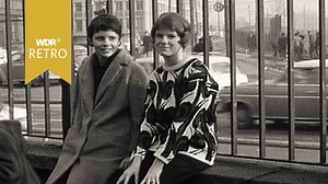 WDR Retro ∙ Hier und heute: Schlechte Mode, schlechte Noten? Schulärztin warnt vor "Modetorheit"