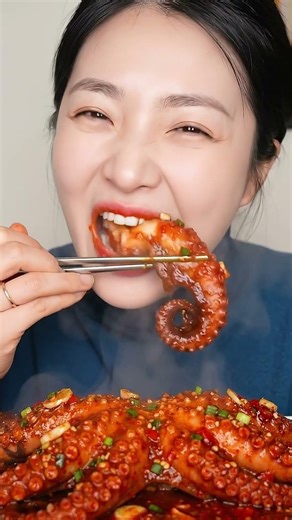 Giant octopus mukbang #asmr #mukbang #eatingasmr #asmreating #asmrsounds