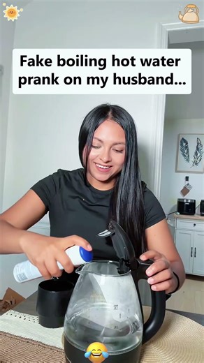 Boiling water prank 😂😂😂#funny #funnyvideo #scared #scary #foyou