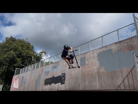 Rating the lightest boxed deck in the world 🤯