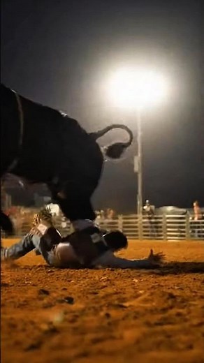 Legendary Showdown! J.B. Mauney vs Bushwacker 🐂🔥 #BullRiding