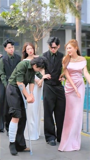 Lend a hand in tough times 🤝 #taihoa #viral #shorts