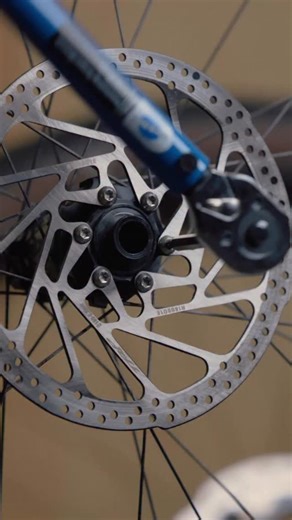Center Lock hubs have officially landed on Era SL, Era, and Turbine wheels, bringing rotor compatibility to Center Lock riders. 🔐 No change to rims. No change to spoke pattern. Just a lighter, cleaner hub that lets you hold on to your Center Lock rotors when you upgrade your XC, Trail or All-Mountain wheels. What’s not to love? Hit the link in our bio to check it out. VC: @ridegradient #RaceFace #RideRF | Race Face Performance Products
