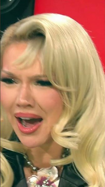 WOW! Her Pitch-Perfect Vocal Runs Get All Chairs Turned! #blindauditions #thevoice #singing