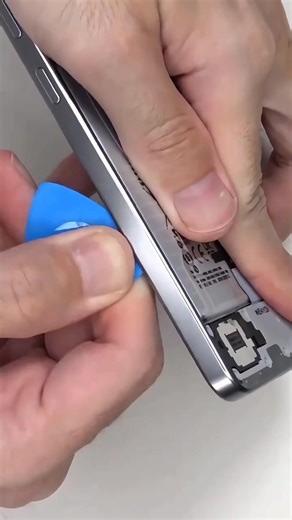 Learn how to disassemble a Smartphone. Be a diy tech! #smartphonerepair | Diy Trainer
