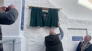 YouTube https://youtu.be/xXDAJXPoZrs The word TROIKA first adorned the building that is today the St Ives Museum in the early '60s, created from pieces of broken, coloured ceramics. Thanks to St Ives Town Council and crowdfunding sponsorship, it does so once again on a Heritage Plaque at Wheal Dream, location of the original Troika studio from 1963-1970. Founded in 1963 by sculptor Leslie Illsley, potter Benny Sirota and architect Jan Thompson, who each invested £1,000 to buy the stock and goodw