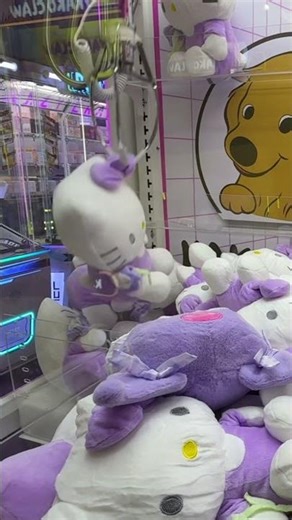 Win in one on this #hellokitty #clawmachine #kakoclaw
