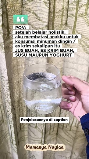 Jus buah sehat? Iya, tapi dalam TCM bersifat dingin Yogurt kaya probiotik? Betul, tapi dalam TCM bersifat dingin lembab. Tapi kalau disajikan dingin, TCM melihatnya bisa melemahkan Limpa Lambung si kecil. Dalam TCM, Limpa adalah “api” untuk memasak, Lambung panci untuk memasak makanan, yg kondisinya harus selalu hangat. Kalau sering “disiram” air es atau makanan minuman dingin: 1. Perut jadi kembung. 2. Penyerapan nutrisi nggak maksimal. 3. Anak jadi gampang lemas atau justru terlalu rewel. Bany