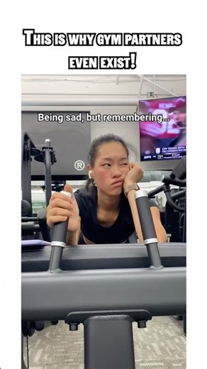 Gym girlies during shark week 🩸🦈