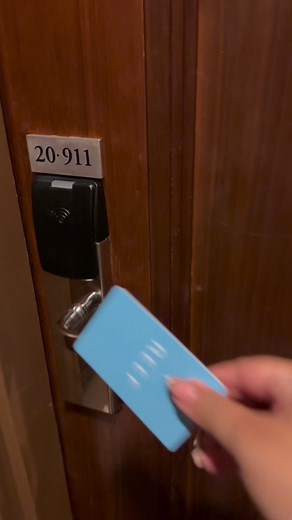 Room tour of the REEF tower at the ATLANTIS resort in Nassasu Bahamas. 🤍