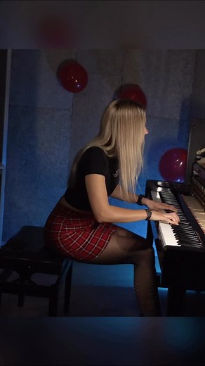 Piano version of 99 Luftballons 🎈 This German classic always feels special — especially now, before my concert in Berlin on November 28th. Would love to see you there 💜 | Gamazda
