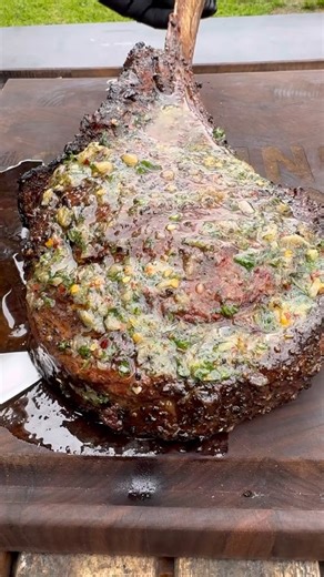 Tomahawk steak with a Garlic and herb compound butter | BBQ Test | Facebook