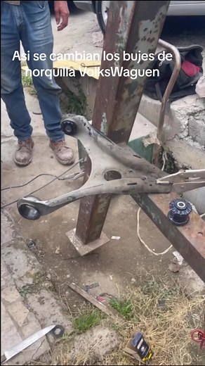 Cambiar los bujes de horquilla en Volkswagen Pointer
