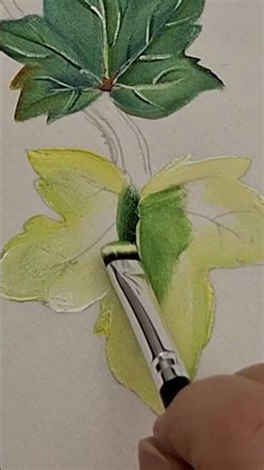 Painting ivy: the elegance of a leaf. #waterpainting #fabricpainting #watercolors