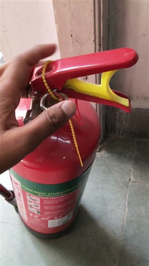 Fire Extinguisher Demo | Real Test 🔥#shorts #safety #mahawarexperiment