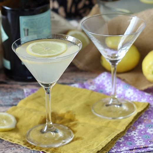 Un cocktail qui va faire l'unanimité 🍋 🍴La recette du Gin fizz à partager en cliquant ici → https://www.ptitchef.com/fid-1578781 #cocktail #alcool #ginfizz #ptitchef #recettefacile #cuisinefacile #cuisine #recette | Les recettes vidéo de Ptitchef.com