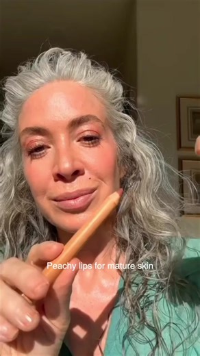 🍑Ilia’s latest innovation - Lip Sketch Hydrating Crayons. @ILIA Beauty How to create a 🍑 peach lip color using these crayons. Step 1: Apply the shade Genre as lip liner Step 2: Apply second shade in pampas as a lipstick ✅ These pens are easy to apply and glides right on. ✅ Multi-use: lipstick and lip liner in one! ✅ Gives vibrant color ✅ Locks in the moisture to achive smoother and fuller looking lips ✅ Long wearing- up to 12 hours ✅ Comes in 12 beautiful shades #iliapartner #iliabeauty#peachl