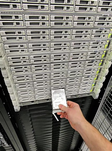 Drive swap in the datacenter. 💾 #datacenter #Server #TechTok #sysadmin #networkengineer