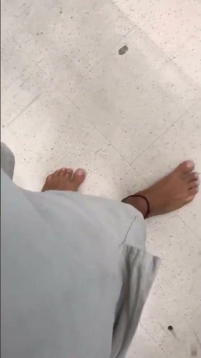 Barefoot in public Grocery store market got Dirty Feet