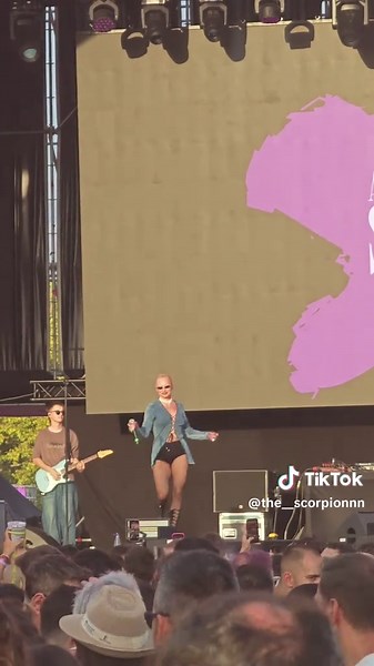 Alexandra Stan - Écoute à Brava Madrid