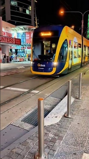 🚋 Riding the G:link through the Gold Coast 🌴 Easy, fast & scenic! #GoldCoast #Glink #shorts #surf