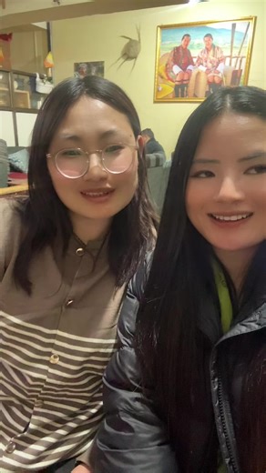 Reconnecting with Old Friends: A Heartfelt Reunion