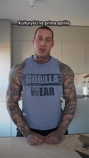 „Kto teścia bije, ten w Prima Aprilis się nie śmieje” Proszę zorientowane osoby o opisanie w komentarzu o co chodzi tak, żebym nawet ja zrozumiał. #siłownia #trening #gymtok #gymhumor #kulturystyka
