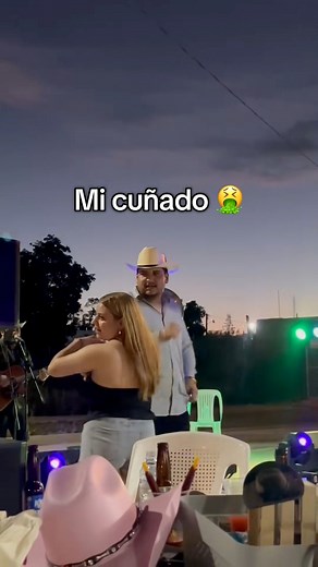 5.4M views · 26K reactions | PERDONAME HERMANA  TENIA QUE HACERLO CON ESTE AUDIO Esmeralda Meza @fans destacados #fblifestyle #hermanas #humor #viralchallenge | DeisyMeza | Facebook