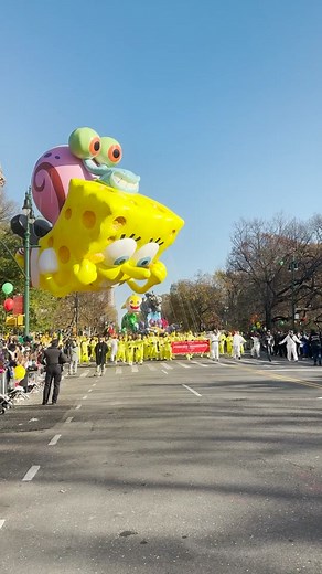 Sing Along with SpongeBob & Gary at Macy's Thanksgiving Day Parade!