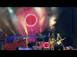 Guns N’ Roses - Sweet Child o’ Mine - Tottenham Hotspur Stadium, London 01/07/2022 Carrie Underwood