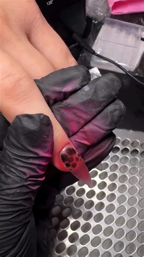 𝙃𝙖𝙥𝙥𝙮 𝙒𝙚𝙙𝙣𝙚𝙨𝙙𝙖𝙮, 𝙗𝙚𝙖𝙪𝙩𝙞𝙛𝙪𝙡 𝙡𝙖𝙙𝙞𝙚𝙨! 💅🌸 Midweek is the perfect time to treat yourself to some self-care magic! ✨ This gorgeous nail inspiration wasn’t designed at our salon — but we promise, our team can make it look even more flawless, elegant, and totally your style. 💖 If you’ve been searching for nail salons near me, this is your sign to stop by and let our nail experts bring your dream nails to life. From soft and classy to bold and trendy, we’ve got everything 