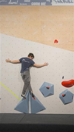 Boulder tygodnia od @m.nowotnik , który przetestuje Waszą równowagę. #bouldering #murall #climbing