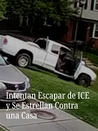 Un operativo de ICE en Virginia terminó con una camioneta impactando una vivienda en Sterling tras una persecución. El incidente, ocurrido la mañana del 22 de julio, fue captado en video y difundido en redes sociales, generando preocupación entre los vecinos de la comunidad. #nmásunivision #vozdelamañana #virginia #camioneta #ice