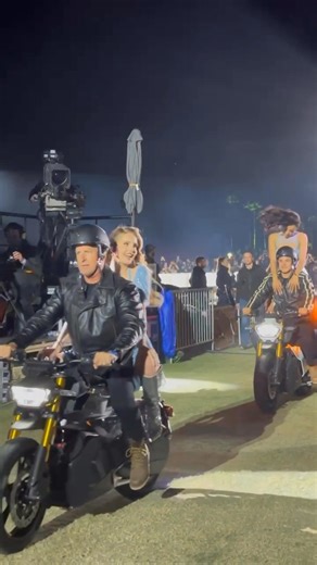 582K views · 109K reactions | #LanaDelRey made quite the entrance at #Coachella. 朗 | PeopleStyle | Facebook