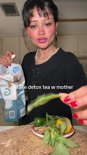 DIY Detox Tea: Garden Fresh Herbs & Berries