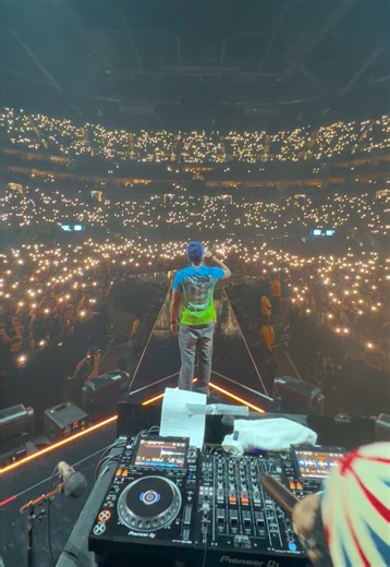 Santandave Shines at O2 Arena