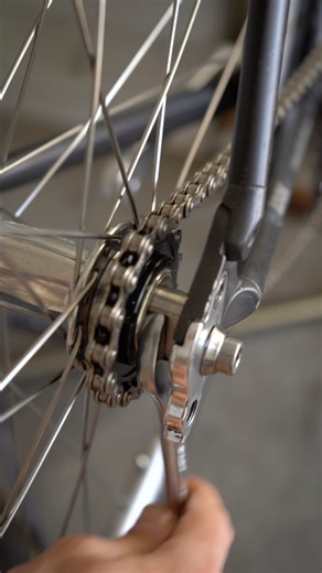 Eccentric hub fixed gear conversion with White Industries #conversion #eccentric #fixedgear