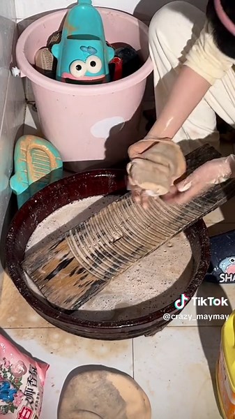 Deep Clean Your Makeup Sponges Effectively