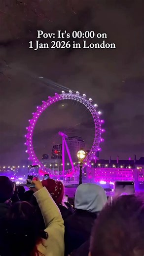 London welcoming 2026 in style 🇬🇧 ✨Fireworks lighting up the London eye 🎇 A sky full of hope, dreams and fresh beginnings 🌎 One city, million of wishes Happy New Year 2026 #newyear2026 #londoneye #happynewyear #2026 #fireworks | Sheikh Abdullah Bin Sheraz