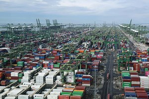 Container throughput up 6.1% in 2025 despite uncertainty over global tariffs: Chee Hong Tat