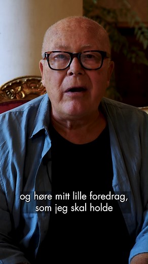 På tre utvalgte spilledatoer holder skuespiller Nils Ole Oftebro introduksjon i forkant av forestillingen «Flukt»!🙌 Han spilte nemlig Stalin i forestillingen «Diktator mot dikter», som handler om forholdet mellom diktatoren Stalin og dikteren Bulgakov – som har skrevet «Flukt». I sine introduksjoner vil Nils Ole snakke om kunstens vilkår i Sovjetunionen både før og etter Stalins død. Kan kunsten egentlig kontrolleres fullt ut, eller vil den alltid finne nye veier? Her finner datoene for introdu